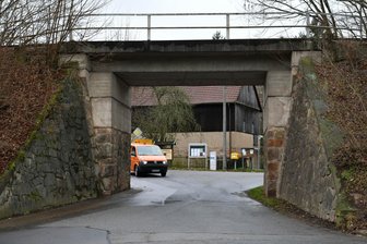 Überflutungen in Penigs Ortsteil Thierbach: Stadt lässt neue Regenwasser-Leitung zur Mulde bauen - Im Peniger Ortsteil Thierbach will die Stadt eine Entlastungsleitung bauen lassen, damit die Überflutungen durch Starkregen ein Ende haben.