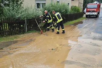 Überflutungen und umgefallene Bäume: Feuerwehren in Penig gefragt - Überflutungen gab es in Thierbach.
