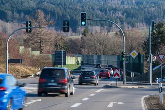 Überholen in der Kurve: Ist diese Stelle im Erzgebirge besonders gefährlich? - Überholen nicht explizit verboten auf der B 180 bei Stollberg in Richtung Zwönitz.
