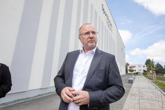 Überraschende Entwicklung im Plauener Sporthallen-Zoff: OB nennt Starttermin für Vereinssport - Plauens Oberbürgermeister Steffen Zenner (CDU).