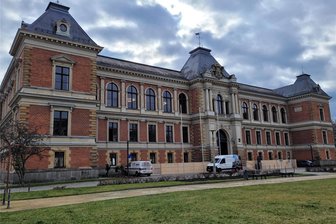 Überraschende Wendung im Prozess um Messerangriff in Reichenbach - Am Mittwoch musste sich ein 38-Jähriger wegen schwerer Körperverletzung vor dem Landgericht Zwickau verantworten.