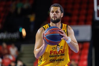 Überraschung bei den Niners Chemnitz: Neuer Spieler steht plötzlich in der offiziellen Kaderliste - Die aktuelle Saison begann Jordan Schakel beim belgischen Erstligisten BC Oostende. Jetzt wechselt er zu den Niners Chemnitz.