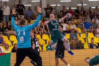 Überraschung für die HSG-Dachse? Freiberger Handballer erwartet „Wundertüte“ - Mit Fragezeichen: Hinter dem Einsatz von Benjamin Wolf steht ein Fragezeichen. Der Rechtsaußen, im Moment einziger Linkshänder im Kader, zog sich gegen Radeberg eine Oberschenkelzerrung zu.