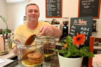 Überraschung in der Gastro-Szene in Mittweida: Das Café No. 14 ist wieder da - Matthias Klupsch führt nun das Café No. 14 am Campus der Hochschule in Mittweida weiter. Hausgemacht sind hier nicht nur die Cookies, die auch ins selbst gemachte Eis kommen.