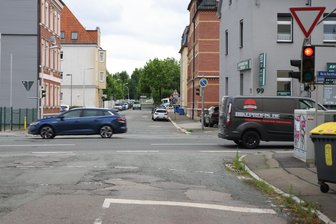Überraschung in Zwickau: Reichenbacher Straße wird monatelang voll gesperrt - Dass die Flurstraße (vorn) sanierungsbedürftig ist, sieht man auf den ersten Blick. Das Vorhaben hat allerdings auch Folgen für Kreuzung mit der Reichenbacher Straße.