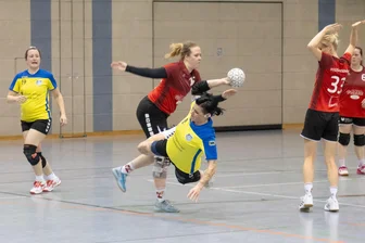Überraschung zum Jahresabschluss verpasst: Annaberger Handballerinnen unterliegen der HSG Sachsenring - Immer für einen Treffer gut: die Annabergerin Melania Bartl.