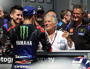 Überraschungsgast Giacomo Agostini - Giacomo Agostini gratulierte dem Erstplatzierten,