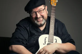 Überraschungsgast im „Rosenheim“ in Flöha - Bluesgitarrist Michael van Merwyk spielt am Freitagabend im Rosenheim in Flöha.