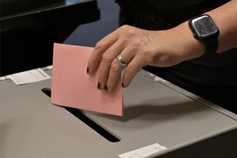Übertragungsfehler bei der Kreistagswahl: AfD-Frau zieht doch nicht ein - Bei der Zwickauer Kreistagswahl hat es nachträglich eine Korrektur gegegen.