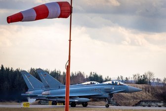 Übung für den Ernstfall: Eurofighter donnern über den Landkreis Zwickau - Zwei Eurofighter der Bundeswehr auf dem Fliegerhorst Laage.