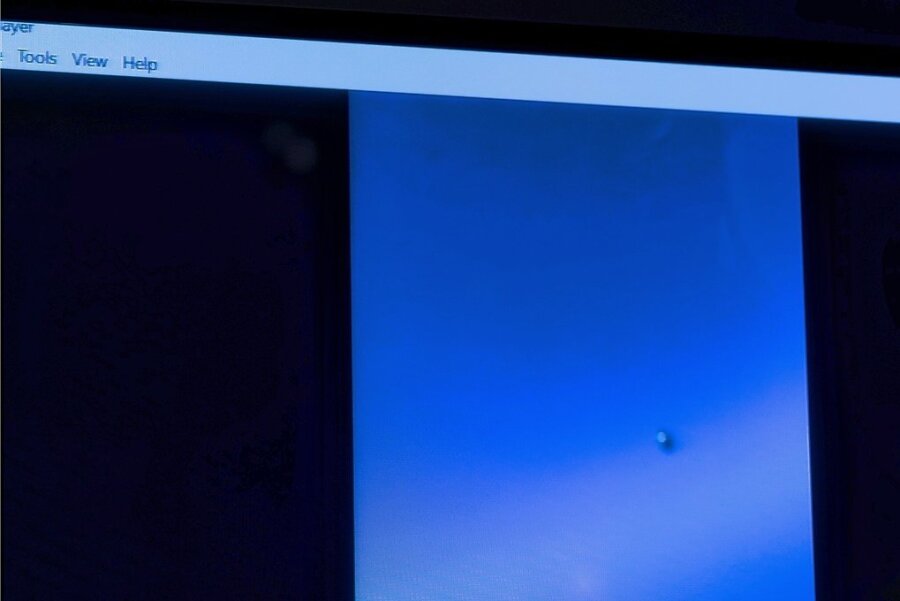 Ufos - Legende oder Wahrheit? - Auf dem Computerbildschirm wurde im Mai bei einer Anhörung des Unterausschusses unter anderem für Terrorismusbekämpfung und Spionageabwehr des Repräsentantenhauses in den USA ein Video von einem "nicht identifizierten Luftphänomen" gezeigt. 