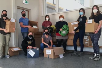 Ukraine-Hilfsaktion der Brand-Erbisdorfer Oberschule nimmt Fahrt auf - An der Freien Gemeinschaftlichen Schule "Maria Montessori" in Freiberg werden Sachspenden gesammelt, die in der bekriegten Ukraine dringend benötigt werden. Zahlreiche Schüler, Lehrer und Eltern unterstützen die Hilfsaktion. 