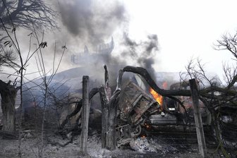 Ukraine-Konflikt: Mehr als 40 Soldaten sollen bei russischen Luftangriffen getötet worden sein - Beschädigte Radaranlagen und andere Ausrüstung sind in einer ukrainischen Militäreinrichtung außerhalb der Stadt zu sehen. Russische Truppen haben ihren erwarteten Angriff auf die Ukraine gestartet.