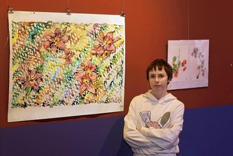Ukrainerinnen in Glauchau: Das Leiden der Kinder kriegen sie nicht mehr aus dem Kopf - In den Arbeiten von Viktoriya Teletien tauchen häufig Tarnnetze auf.