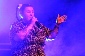 Ukrainische Rapperin Alyona Alyona auf Gastspiel in Leipzig: Heimspiel in der Diaspora - Ihre Landsleute fressen ihr aus der Hand, und auch Deutsche begeistert sie: Die ukrainische Rapperin Alyona Alyona zu Gast in Leipzig.