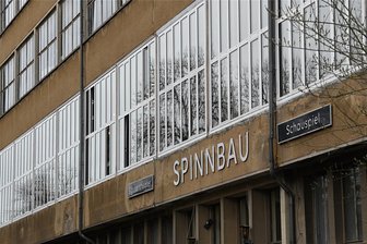 Um Insolvenzen abzuwenden: Chemnitzer Stadtrat beschließt Zuschuss für zwei Kultureinrichtungen - Weil das Schauspielhaus saniert wird, nutzen die Theater Chemnitz den Spinnbau. Auch dort taten sich zunächst nicht eingeplante Kosten auf.