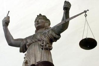 Umarmungs-Trick: Frau aus Frankenberg freigesprochen -