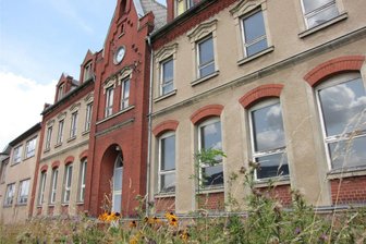 Umbau der ehemaligen Bebel-Schule in Geringswalde geht schleppend - Die einstige August-Bebel-Schule an der Mittweidaer Straße in Geringswalde soll zu Wohnungen umgebaut werden. Der Eigentümer kommt nicht voran.