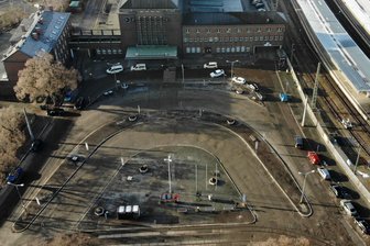 Umbau-Start in diesem Jahr: Das ist der Zeitplan für den Zwickauer Bahnhofsvorplatz - Der Zwickauer Bahnhofsvorplatz aus der Luft: Nach dem Umbau wird die Fläche kaum wiederzuerkennen sein.