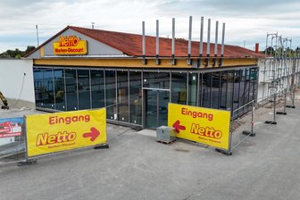Umfangreiche Bauarbeiten am Plauener Netto-Markt in Bahnhofsnähe: Das ist geplant - Der Netto-Markt an der Pausaer Straße in Plauen wird derzeit erweitert und modernisiert.