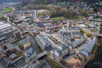 Nichtwähler-Umfrage: Warum waren Sie nicht zur OB-Wahl in Aue-Bad Schlema? Sagen Sie uns Ihre Meinung! - Blick auf die Innenstadt von Aue. Am 7. Juni sind die Bürgerinnen und Bürger von Aue-Bad Schlema erneut zur Wahl eines Oberbürgermeisters aufgerufen.