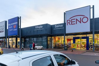 Umgestaltung im Auerbacher Göltzschtal-Center - welche Geschäfte schließen - Im Schuhgeschäft Reno findet zurzeit ein Ausverkauf statt. Danach muss die Filiale vorerst schließen.