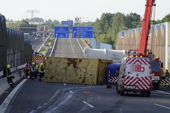 Umgestürzter Lkw: A72 bei Chemnitz wieder frei - Ein umgestürzter Laster blockierte am Mittwochfrüh alle Fahrstreifen.