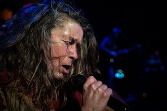 Alles andere als ein Liederabend: Silvia Klemm begeistert im Fritz Theater Chemnitz als Janis Joplin.