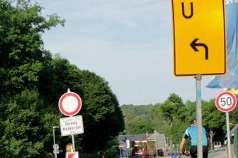 Umleitung: Ausschilderung sorgt für Frust - Autofahrer, die an der Göltzschtalstraße der Umleitung folgen, ahnen nicht, dass sie in zwei Minuten im Stadtzentrum Lengenfeld wären.