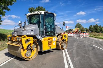 Umleitungen im Erzgebirge sorgen für Frust: Jetzt gleich drei Bundesstraßen rund um Aue gesperrt - Eine Baustelle von fünf: Die Bundesstraße 169 bei Lößnitz ist derzeit wegen Bauarbeiten an der Fahrbahn voll gesperrt.