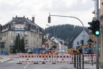 Umleitungs-Ärger im Erzgebirge: Teilstück der B 95 in den Herbstferien dicht - Über Wochen ziehen sich Arbeiten an einem Kanal in Ehrenfriedersdorf hin. Nun wird die B 95 erneut gesperrt.