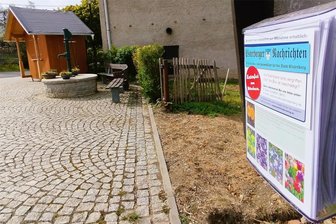 Umstellung des Bürgerinformationssystems in Elsterberg verläuft holprig - Die Elsterberger Nachrichten gibt es jetzt in Kästen, so wie hier in Kleingera in der Dorfmitte.