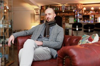 Umstrittener Betreiber Sven Müller schließt Bar am Annaberger Markt - Sven Müller schließt den Salon Kunstcafé und Bar.