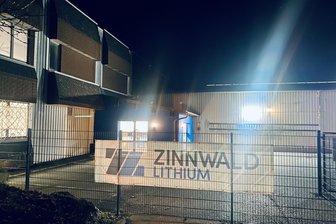 Umstrittenes Bergbau-Projekt: Das Erzgebirge bekommt einen neuen Erkundungsschacht - Der Firmensitz der Zinnwald Lithium GmbH in Altenberg. Die Firma darf nun einen Erkundungsschacht abteufen. Der Zeitplan dafür ist aber noch offen.
