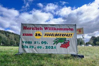 Umstrittenes Lied: „L’amour toujours“ führt zu Ärger beim Vugelbeerfast im Erzgebirge - Die Stimmung beim  28. Lauterer Vugelbeerfast wurde dieses Jahr getrübt, weil Jugendliche rassistische Parolen grölten.