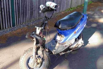 Umweltfrevel: Motorroller im Steinbruch Oberschöna entsorgt - Wer erkennt diesen Motorroller?