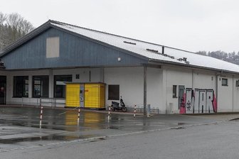 Umzug: Ehemaliger Annaberger Aldi wird zur Notunterkunft - Der ehemalige Aldi-Markt wird zur neuen Notunterkunft in Annaberg-Bucholz. Der Umzug findet am Samstag statt. Am Mittwoch soll alles fertig sein. 