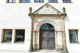 Umzug in Freiberg: Wohngeldstelle bekommt neue Adresse - Die Wohngeldstelle der Stadtverwaltung Freiberg wird künftig in diesem Haus am Obermarkt 17 zu finden sein.