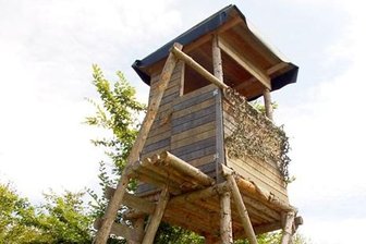 Unbekannte beschädigen drei Hochsitze in Falkenau -