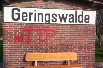 Unbekannte beschmieren Bahnwärterhäuschen in Geringswalde - Das Bahnwärterhäuschen und weitere Objekte wurden in der Nacht zum 27. Oktober Ziel von Schmierfinken.