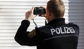Unbekannte dringen in mehrere Büroräume von Pflegediensten ein - 