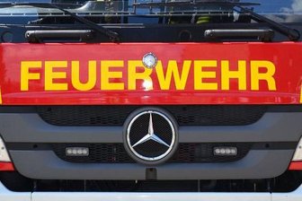 Unbekannte durchsuchen Laube in Stollberg und legen Feuer -