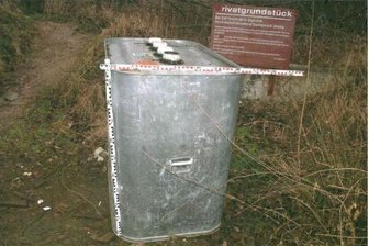 Unbekannte entsorgen Heizöltank in Steinbruch -
