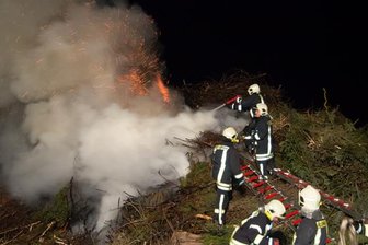 Unbekannte fackeln Hexenfeuer in Ursprung ab -
