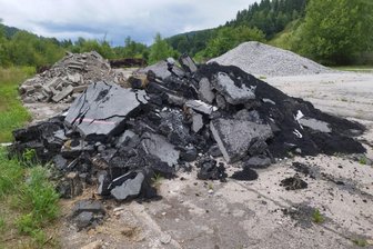 Unbekannte haben bei Crimmitschau Bauschutt illegal entsorgt - er ist umweltschädlich - Auch im Vogtland war es in diesem Jahr zu Bauschuttablagerungen gekommen.