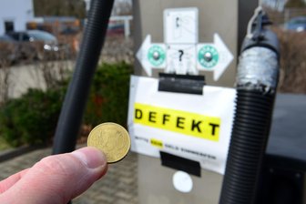 Unbekannte hebeln in Meerane Staubsaugerautomaten auf - Drei Staubsaugerautomaten sind von Unbekannten aufgehebelt worden.