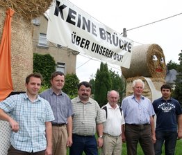 Uwe Zander (Dritter von links) und seine Mitstreiter