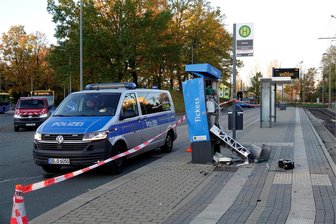 Unbekannte sprengen Ticketautomat in Chemnitz in die Luft – 30.000 Euro Schaden - Im Stadtteil Hutholz wurde in der Nacht ein Geldautomat in die Luft gesprengt.