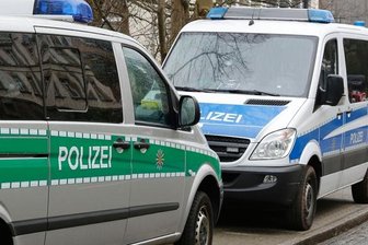 Unbekannte stehlen 36 Reifensätze im Wert von 45.000 Euro - 