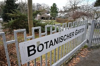 Unbekannte stehlen Spendengeld aus Botanischem Garten in Chemnitz - Unbekannte haben im Botanischen Garten etwa 100 Euro aus einer Spendenbox gestohlen.